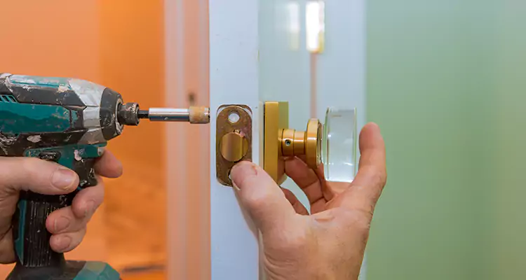 Broken Door Knob Fix in St. Cloud, FL
