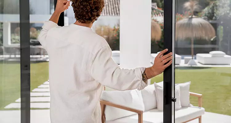 Sliding Screen Door Maintenance for Closing Issues in St. Cloud, FL